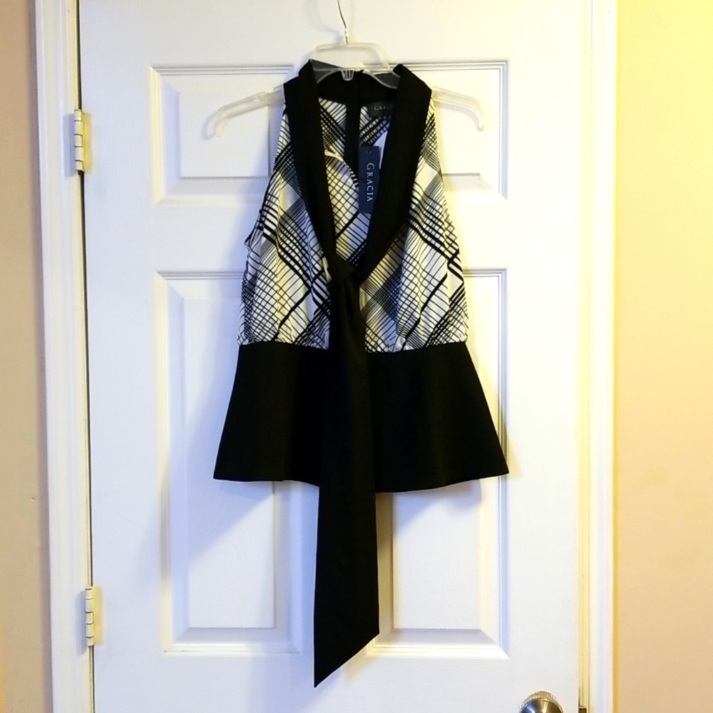 Woman's Gracia Sleeveless top